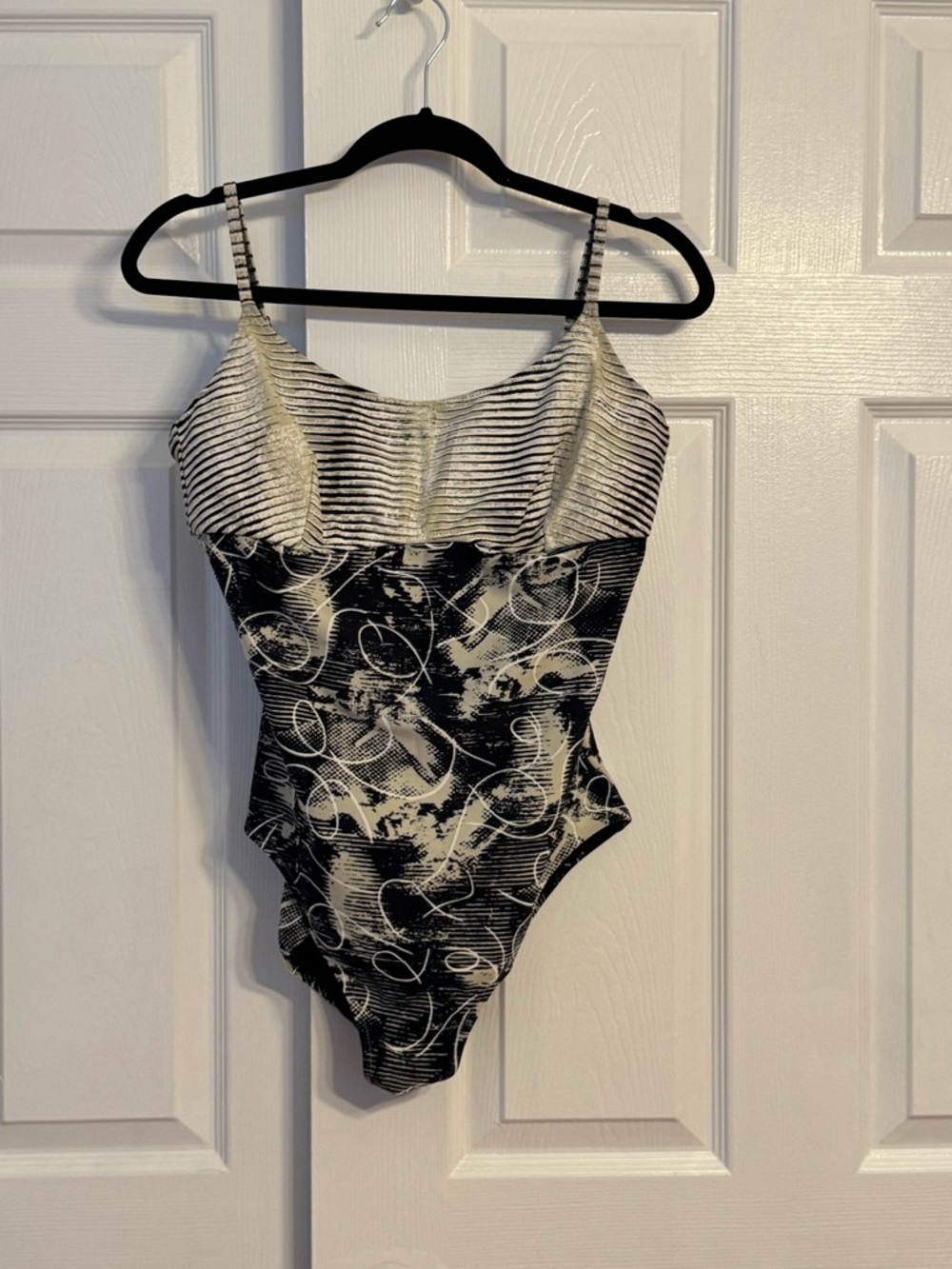 Gideon Oberson Black & White Abstract Flattering One-Piece Swimsuit Size 16